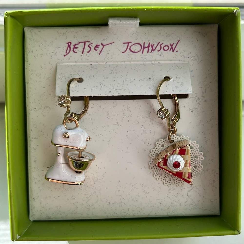 NWT Betsey Johnson Pie and Mixer Earrings